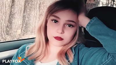 Сексуальная милашка радостно отсасывает по дисконтной карте